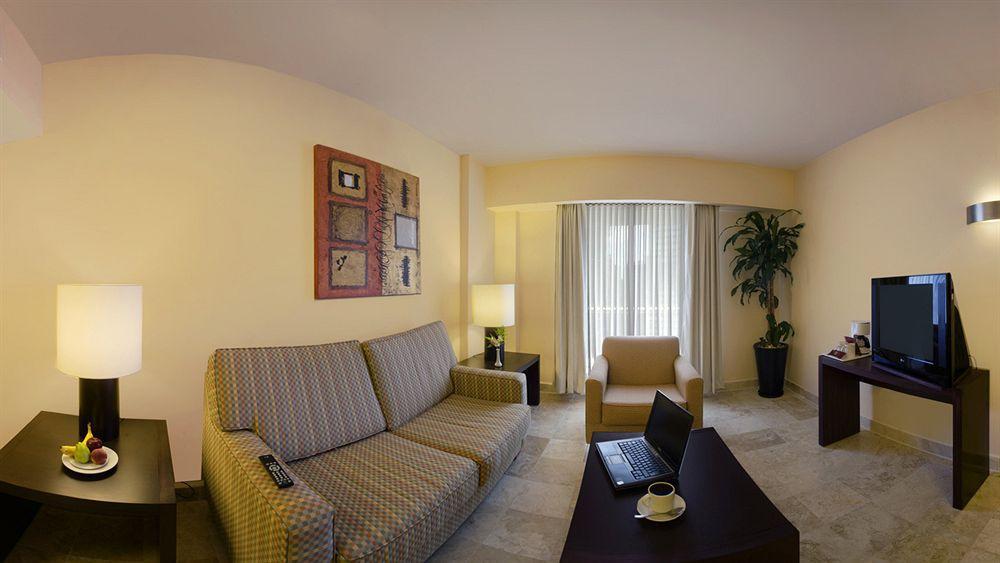 Fiesta Inn Coatzacoalcos Buitenkant foto