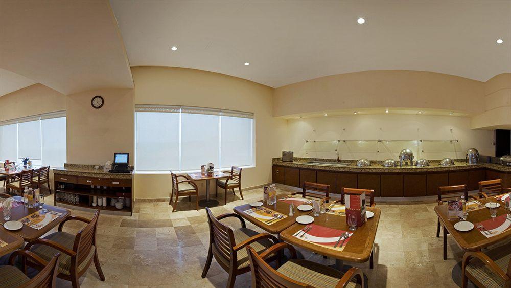Fiesta Inn Coatzacoalcos Buitenkant foto