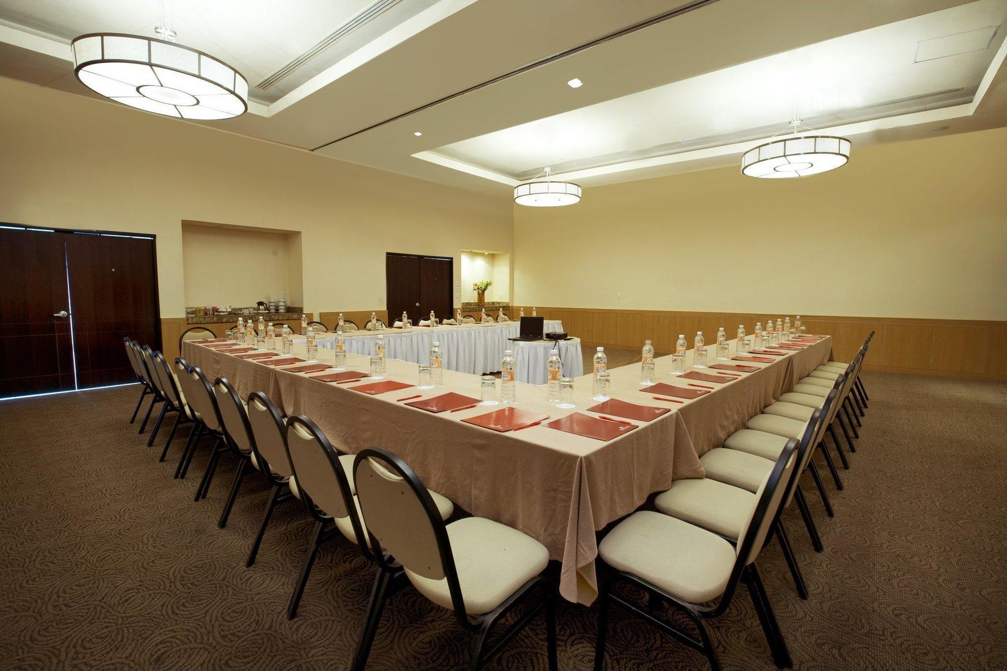 Fiesta Inn Coatzacoalcos Buitenkant foto