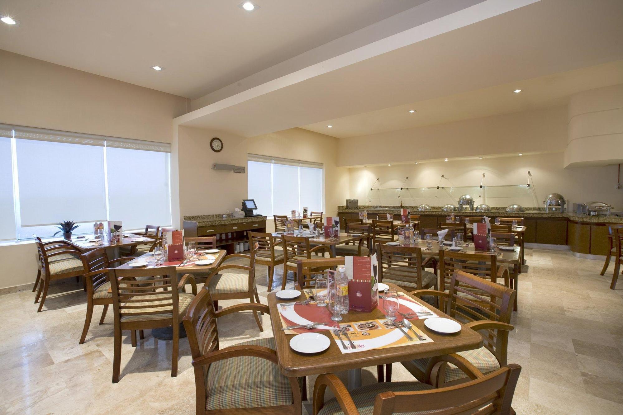 Fiesta Inn Coatzacoalcos Buitenkant foto