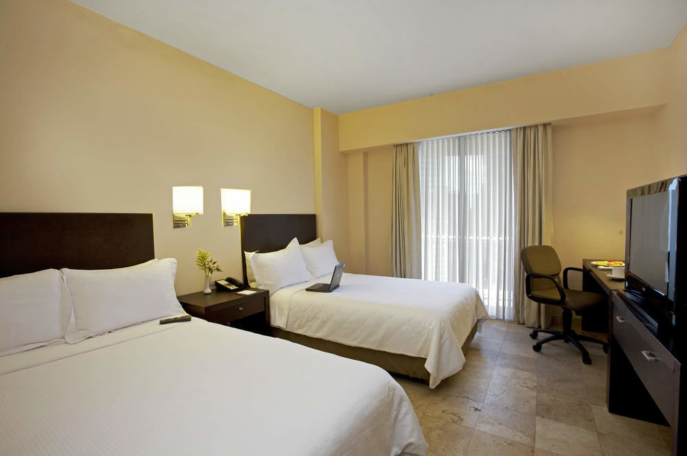 Fiesta Inn Coatzacoalcos Buitenkant foto