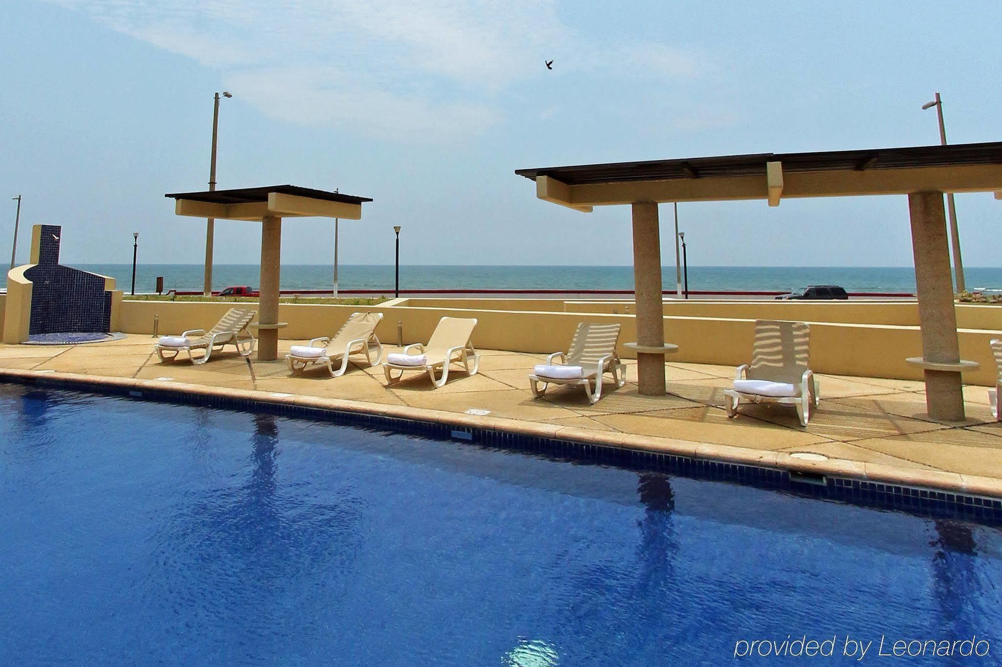 Fiesta Inn Coatzacoalcos Buitenkant foto