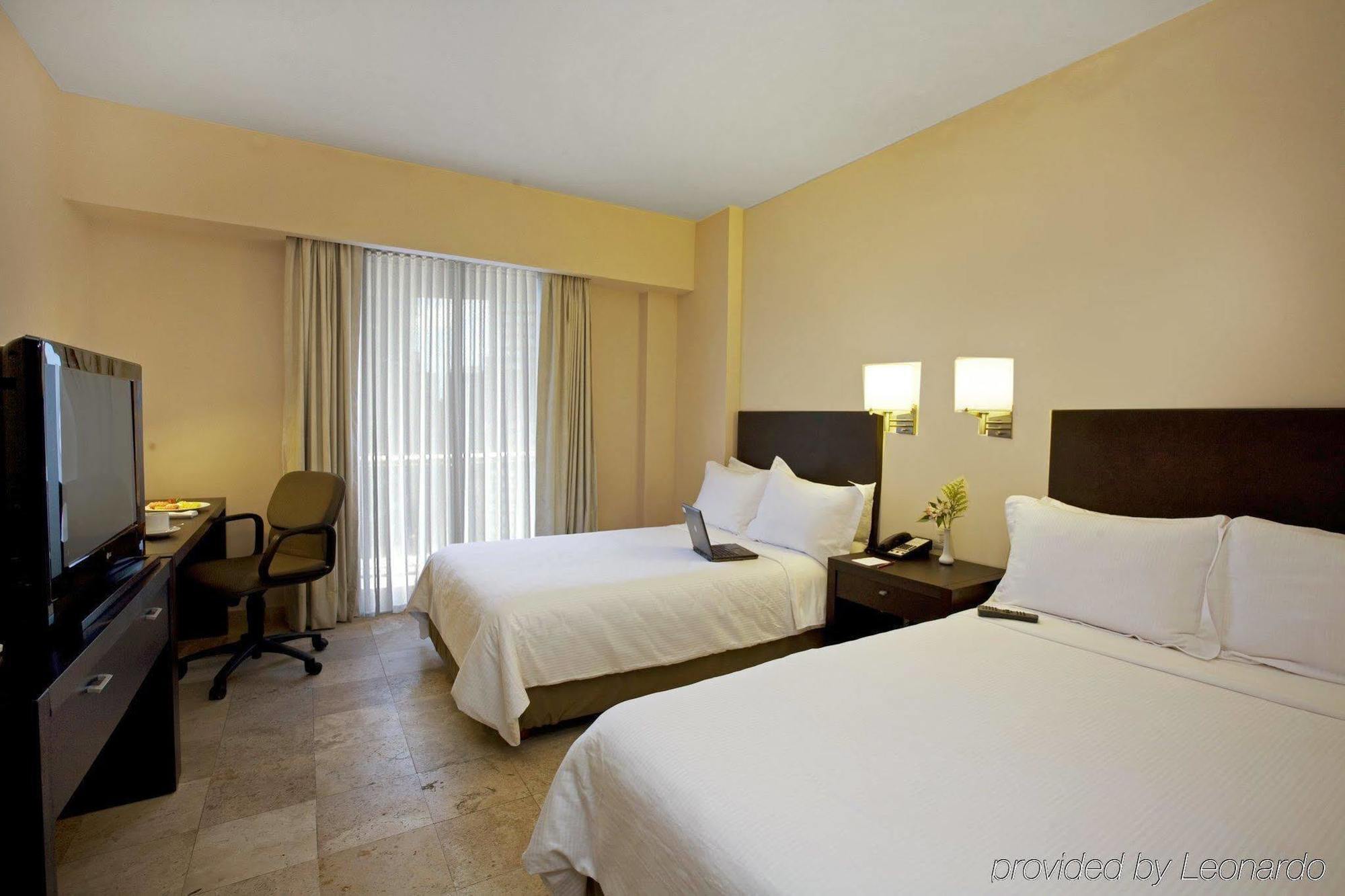 Fiesta Inn Coatzacoalcos Buitenkant foto